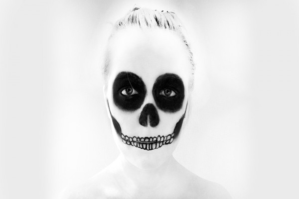 Maquillaje blanco y negro para el "Día de Muertos"