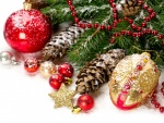 Adornos junto a un árbol de Navidad
