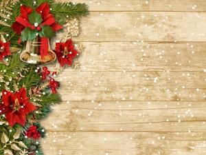Postal: Copos de nieve sobre ramas y adornos navideños
