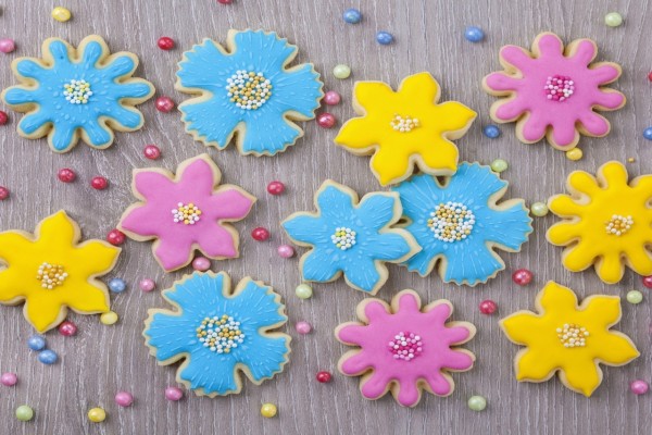 Bellas galletas de flor decoradas
