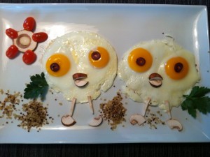 Original plato de huevos para los pequeños de la casa