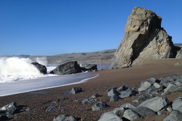 Playa rocosa en Goat Rock Beach (Condado de Sonoma, California)