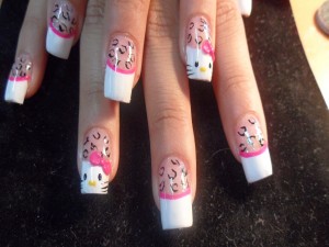 Uñas pintadas de Hello Kitty