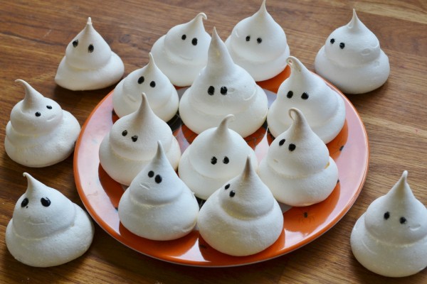 Fantasmitas de merengue para Halloween