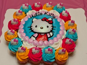 Tarta y cupcakes de Hello Kitty