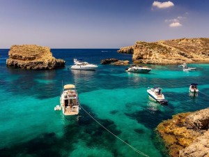 Postal: Barcos en aguas paradisíacas de Malta