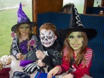 Niños vestidos y maquillados en Halloween