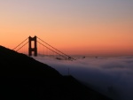 El puente Golden Gate entre nubes