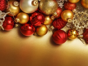Postal: Bolas doradas y rojas para Navidad y Año Nuevo