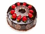 Deliciosa tarta cubierta de chocolate y unas fresas