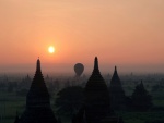 Un globo sobre Bagan