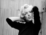 La guapa Marilyn Monroe con un jersey negro