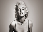 La actriz Marilyn Monroe con un bonito collar