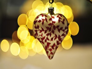 Corazón dorado para decorar en Navidad