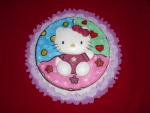 Bonita tarta con colores y brillantina de Hello Kitty