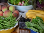 Platos con frutas y verduras