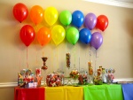 Caramelos y globos para una fiesta de cumpleaños
