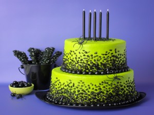 Una original tarta de color verde y negra