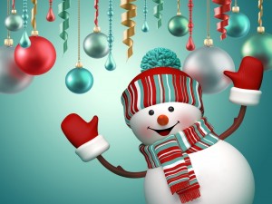 Postal: Un simpático muñeco de nieve bajo los adornos de Navidad
