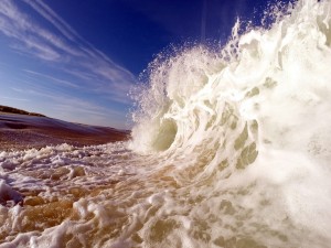 Postal: Gran ola en el mar