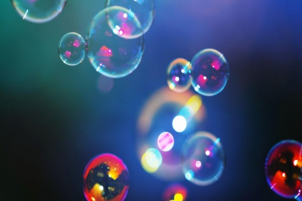 Brillantes burbujas de colores
