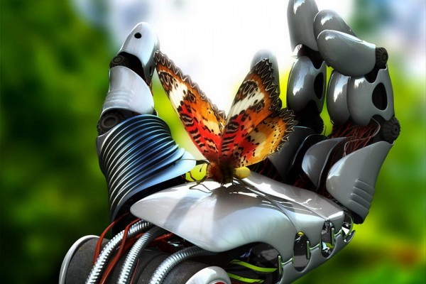 Mariposa en la mano de un robot