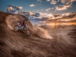 Carrera de motocross en un desierto