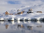Aldea cubierta de nieve en Groenlandia