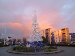Iluminacion navideña en una rotonda de Saint Helier (Jersey)