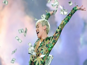 Billetes sobre Miley Cyrus en un concierto