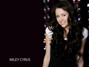 Postal: Una joven y guapa Miley Cyrus