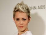 Miley Cyrus con un moderno corte de pelo