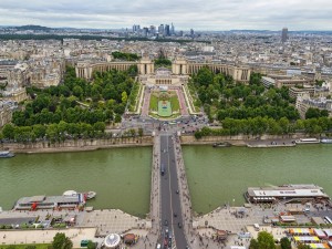 Puente sobre el río Sena en París