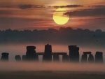 Niebla al amanecer en Stonehenge