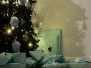 Regalos bajo el árbol de Navidad