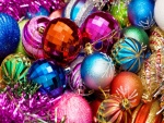 Esferas de colores para adornar en Navidad