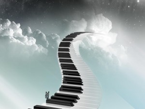 Postal: Teclas de piano formando una larga escalera al cielo