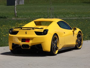 Ferrari amarillo