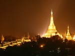 Noche en el templo Shwedagon