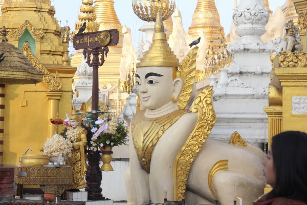 Buda en el templo Shwedagon