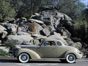 Postal: Un impecable Chrysler Imperial 1937
