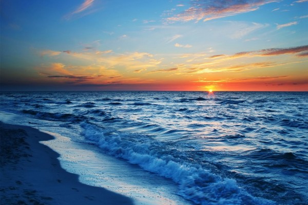 Un magnífico amanecer en una playa
