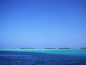 Vista de varias islas en el mar
