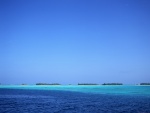 Vista de varias islas en el mar
