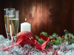Adornos navideños y champán para los días festivos
