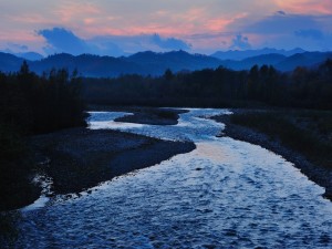 Postal: Un río al amanecer