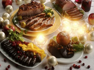 Diferentes carnes y otras comidas para Navidad