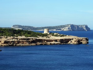 Postal: Vista de la Isla Conejera frente a Ibiza