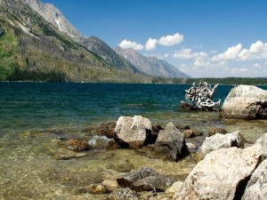 Postal: Rocas en el lago