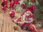 Bonita muñeca y otros adornos para decorar en Navidad